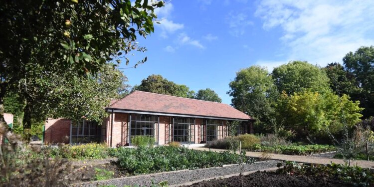 AA-rated restaurant in a stunning manor once owned by a prime minister