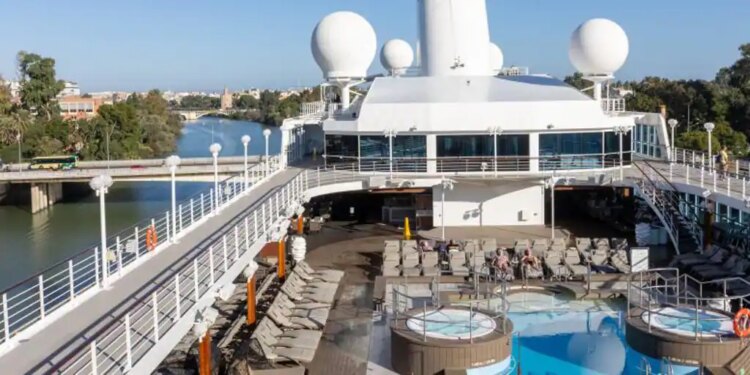 En las entrañas del crucero más grande y lujoso que atraca en Sevilla