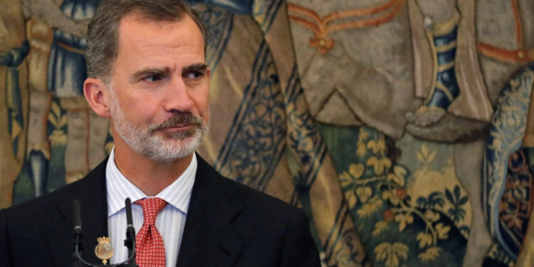 Felipe VI, sospecha de Letizia y la ha mandado espiar en viajes y salidas