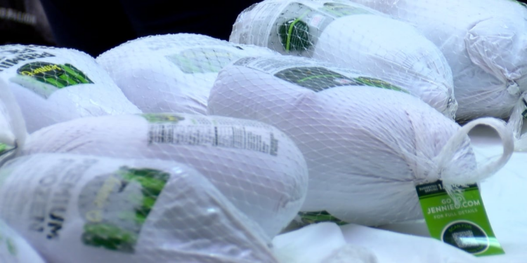 Downtown church helps fill Thanksgiving plates for those in need