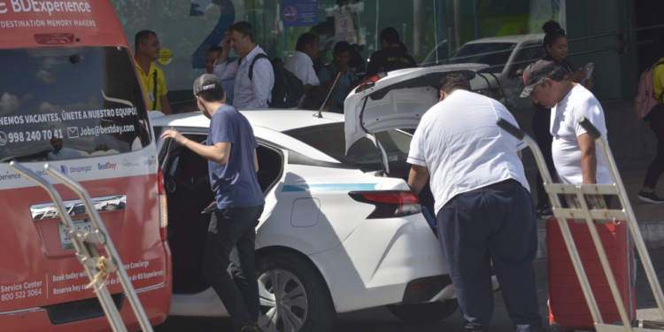 Aumenta el transporte 'pirata' en el Aeropuerto de Cancún
