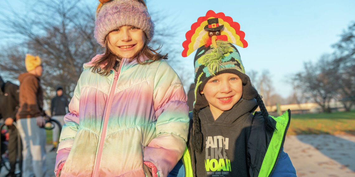 Turkey Trot draws about 300 people, gathers food for those in need