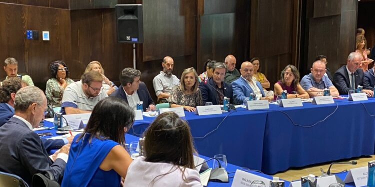 UPN asegura que facilitó las facturas de los viajes de la alcaldesa