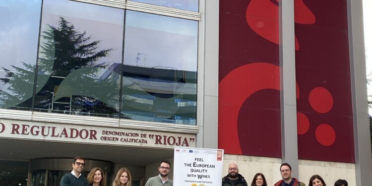 Miembros de la Interprofesional del vino y prensa reunidos en DOCa Rioja
