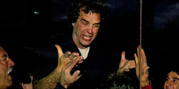 De la hazaña con Newell´s a su rol el día de “la pelota no se mancha” de Maradona: Marcelo Bielsa y su historia en La Bombonera