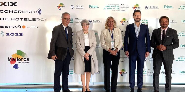 Los hoteleros exigen al Gobierno un Perte para destinos obsoletos