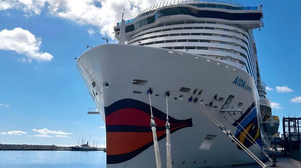 Primera escala del crucero AidaCosma en el puerto de Tenerife