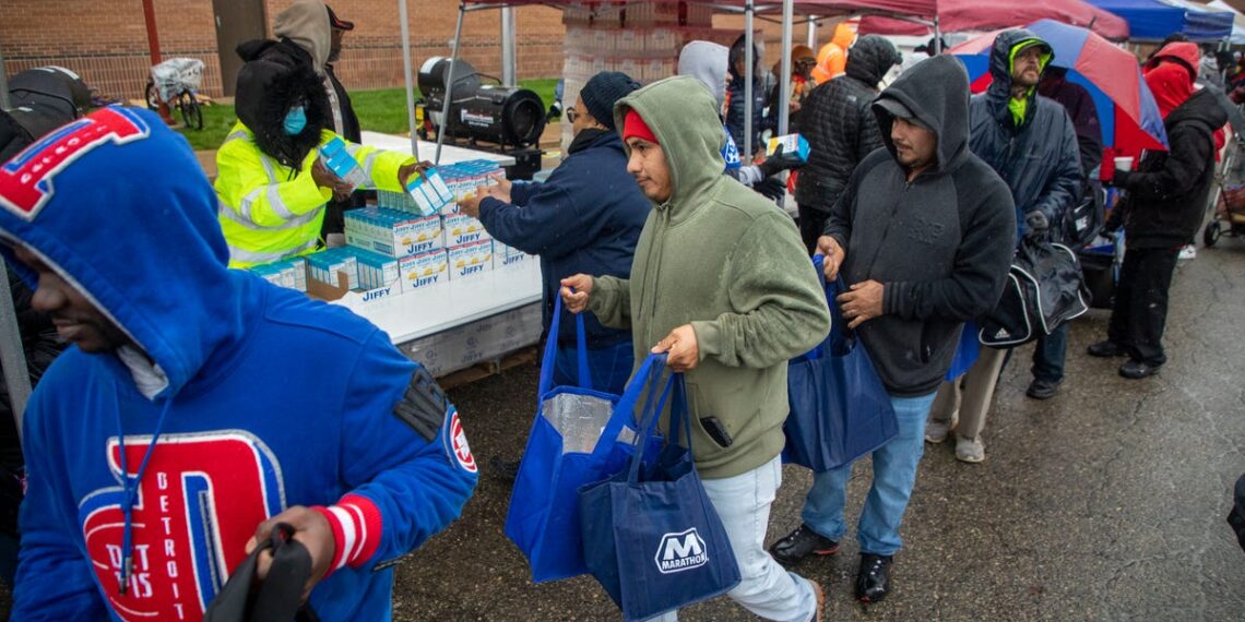 25th annual Thanksgiving food drive serves metro Detroiters