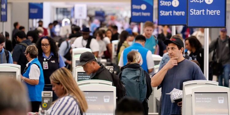 Récord de viajes aéreos este acción de gracias: Aerolíneas listas