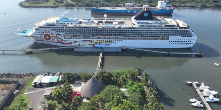 Cruceros arriban a Puerto Quetzal – Diario de Centro América