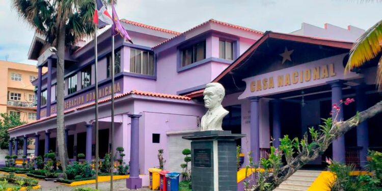 «Quienes renuncian del PLD dejan un crucero para montarse en una yola» – El Nuevo Diario (República Dominicana)