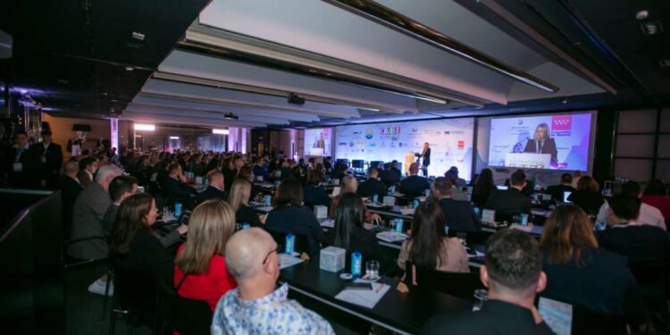 Los cruceros ganan competitividad frente a otras formas de viajar por la subida de precios de vuelos y hoteles