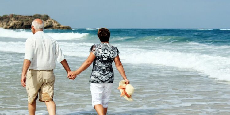 Los jubilados que tienen preferencia para los viajes del Imserso 2023-24