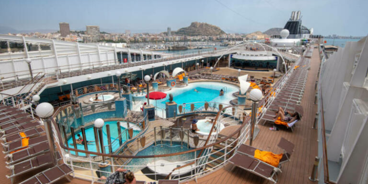 MSC Cruceros se reposiciona en València y renuncia a la campaña de embarques de invierno desde Alicante