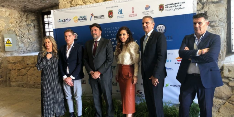 El rumbo de Alicante para captar más cruceros: sostenibilidad, experiencias locales y regular flujos