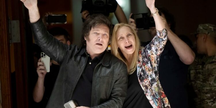 Milei suspende su viaje a Estados Unidos tras la incertidumbre por los nombramientos de su futuro Gobierno