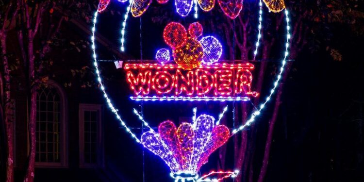 Flowers Foods presents "Christmas in Lights" | Local News