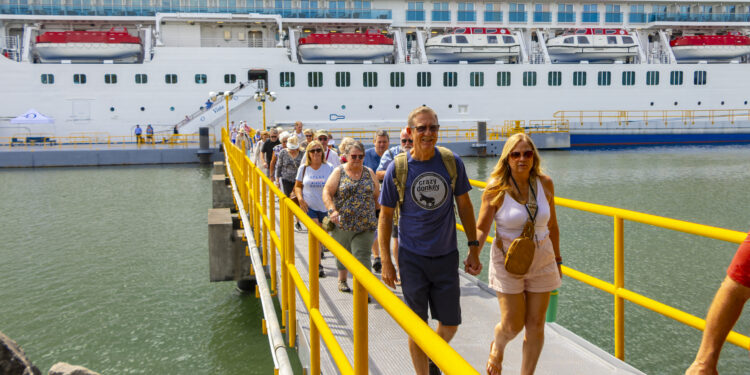En el país acaba de iniciar la temporada de cruceros 2023-2024, a finales de octubre, dando la bienvenida al crucero MS Silver Wind de Silversea Lines, que atracó en puerto Quetzal, proveniente de Huatulco, México, y con rumbo a Puntarenas, en Costa Rica.
