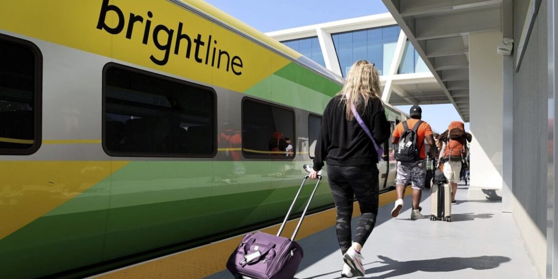 Brightline ofrece tarifas especiales de viajes por temporada navideña – Telemundo Miami (51)
