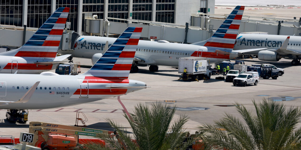Viajes Thankgsving: Reportan retrasos y cancelaciones en vuelos en aeropuerto de Miami debido al mal tiempo | Video | Univision 23 Miami WLTV