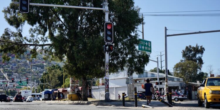 Gobierno del Estado restablece semáforos en el crucero del Parque del Amor  