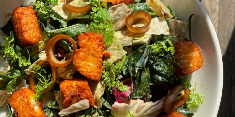 A reimagined convenience store in Alna is serving 4.5-star food