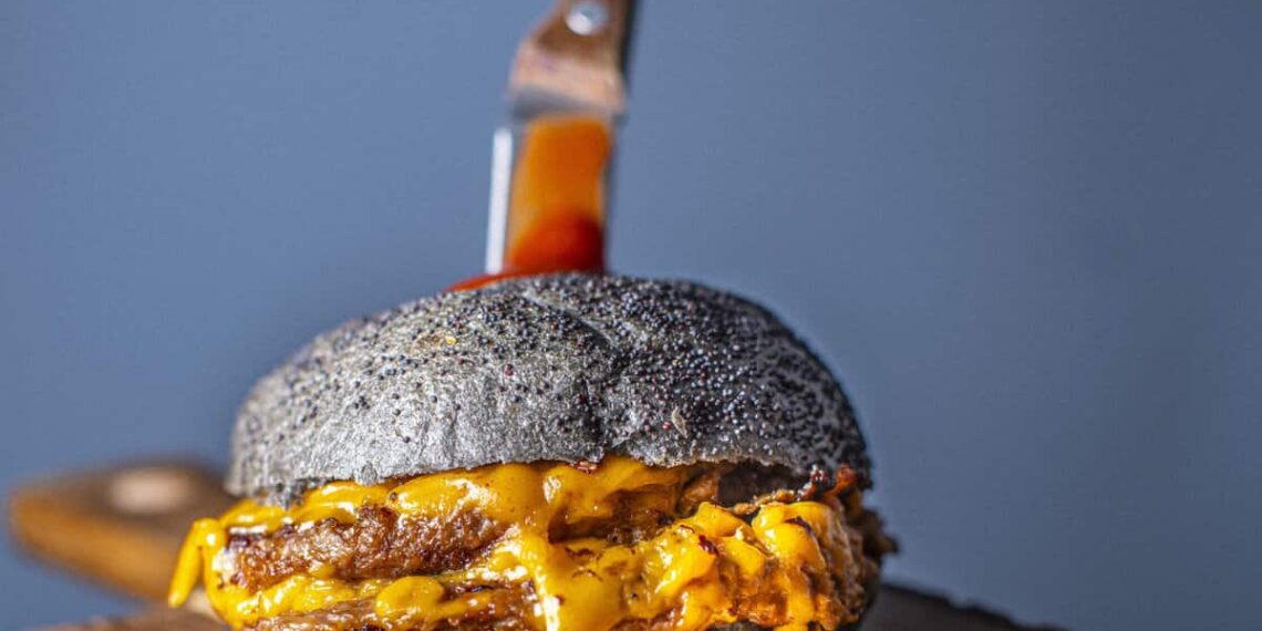 Spanish startups Väcka and Libre Foods collaborate for The Veggie Burger Warriors Campaign