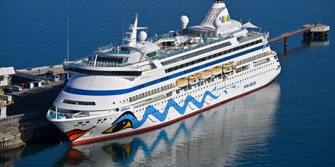 Vendieron sus  casas y pertenencias para viajar en crucero que ofrecía una vuelta al mundo de tres años  y ahora ‘Life at Sea’ fue cancelado
