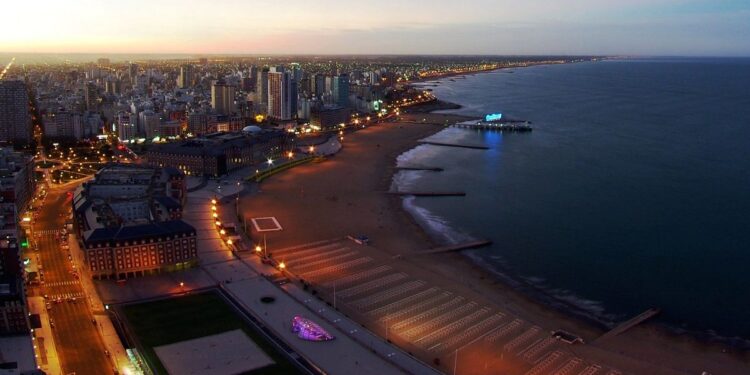 Cuál es la mejor ciudad de la costa argentina para vacacionar pocos días según la Inteligencia Artificial