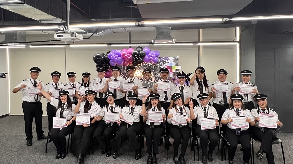 Volaris celebra la graduación de la primera generación de Embajadores del Programa de Becas para ser Piloto
