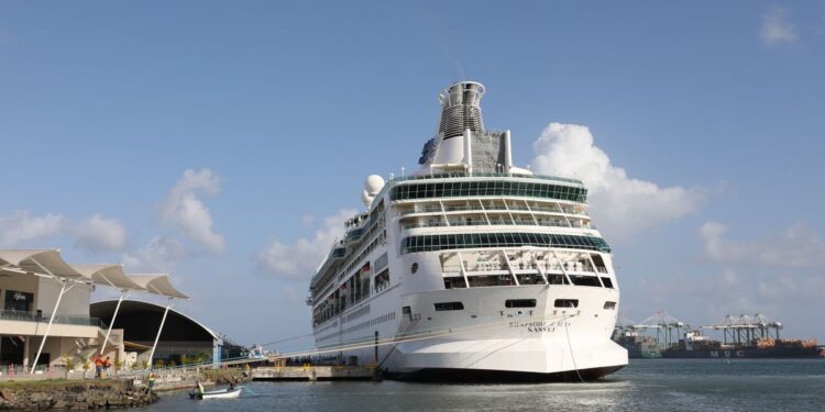 Royal Caribbean comenzó su temporada de cruceros desde Panamá