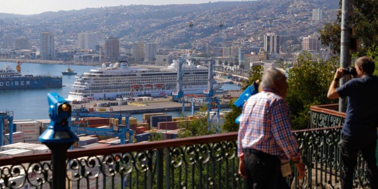 Municipio refuerza medidas de seguridad ante escala triple de cruceros en el Puerto de Valparaíso