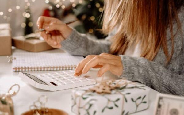 Así puede organizar sus gastos para viajar en temporada alta