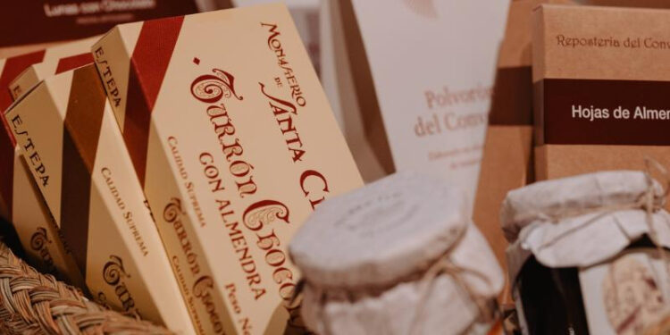 Los mejores dulces navideños llegan a esta feria artesanal en la Plaza Mayor