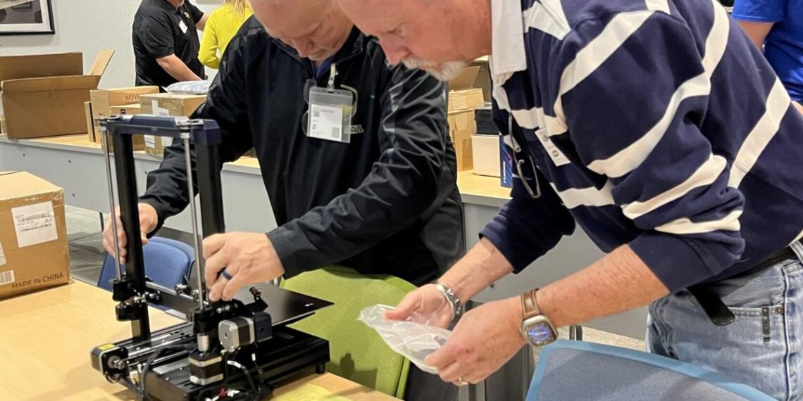 Dot Foods donates 3D printers to area schools | Education