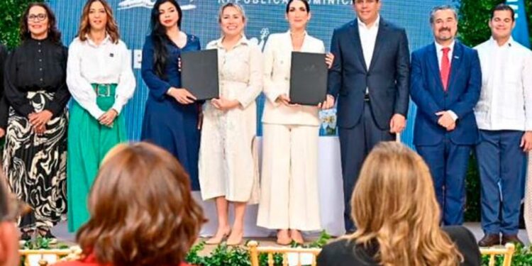 Mayor general Guzmán Peralta asiste a realización de primera mesa intersectorial “Viajes y Turismo en República Dominicana como entorno protector de la niñez y adolescencia” – Policía Nacional Dominicana