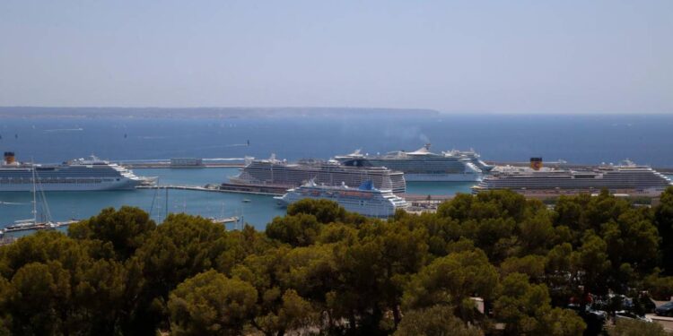 El tráfico rodado supera a los cruceros en niveles de contaminación en Barcelona y Palma