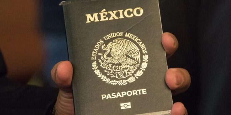 El pasaporte negro se destina a un grupo EXCLUSIVO de mexicanos