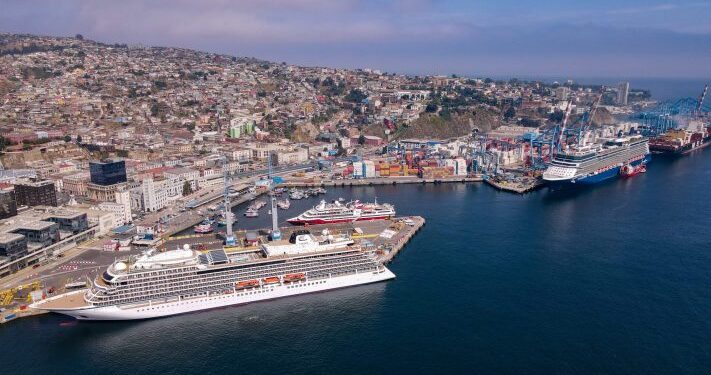 Triple escala de cruceros moviliza a 7 mil pasajeros y 8 mil maletas en Valparaíso