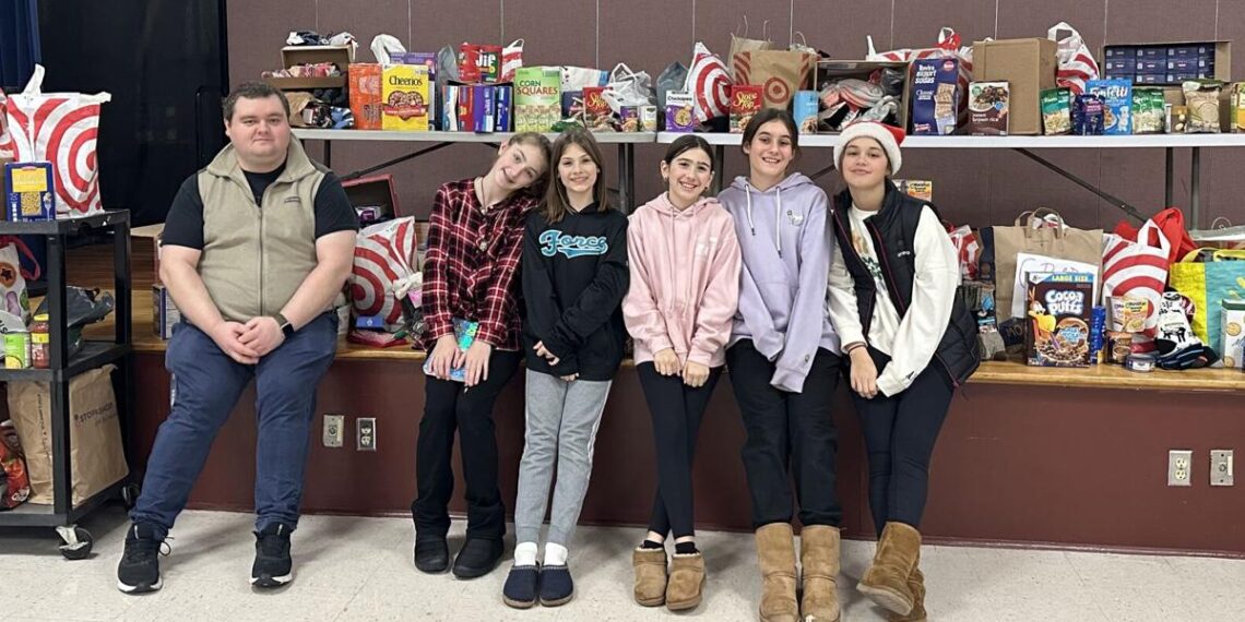 'They wanted to step in and help.' Richmond students collect more than 1,600 non-perishable foods, socks for donation | Central Berkshires
