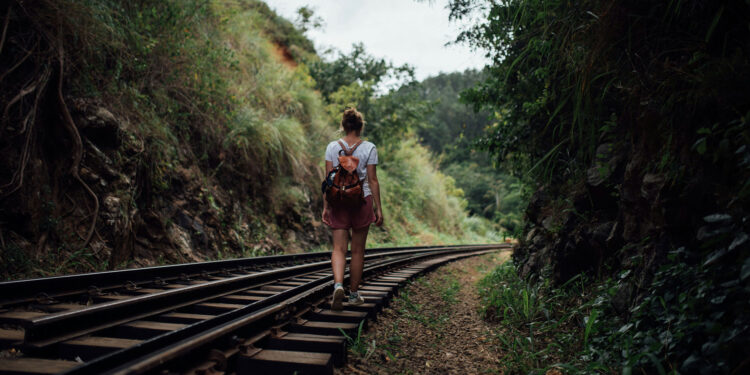 Descubre los mejores destinos para viajar solo el próximo año
