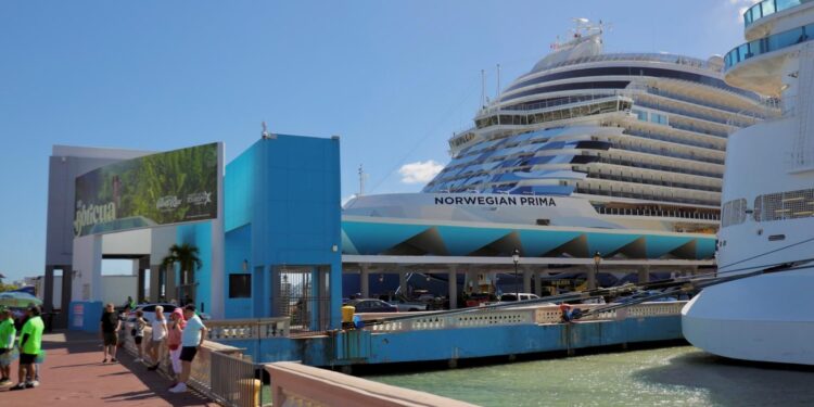 Hoy habrá más de 10,000 turistas de cruceros en el Viejo San Juan