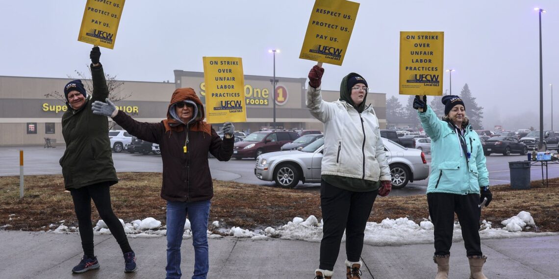 Grocery workers in Brainerd Lakes area on strike