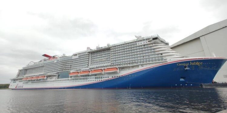 Cancelada por el mal tiempo la llegada del mayor crucero del año a Vigo
