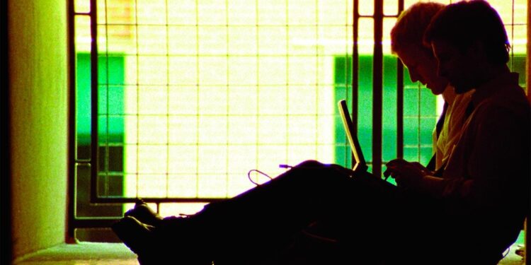 La película de ciencia ficción más barata: costó dos duros, pero es la más realista sobre viajes en el tiempo - Noticias de cine