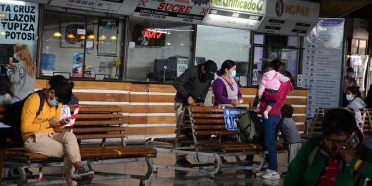 Policía evita más de 180 viajes de niños sin documentación