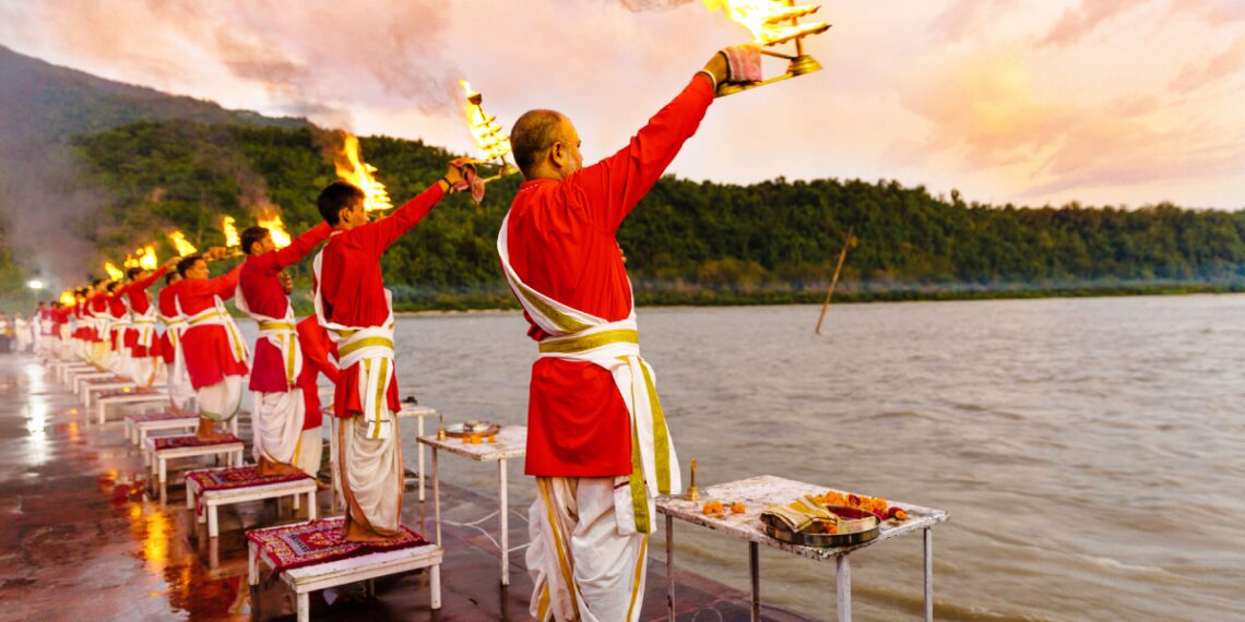 Best Restaurants In Rishikesh,ऋषिकेश के इन रेस्तरां में जरूर टिकाए पैर, सस्ते खाने का स्वाद कर देगा उंगलियां चाटने को मजबूर - from chotiwala to flavors restaurant these are the best restaurants in rishikesh