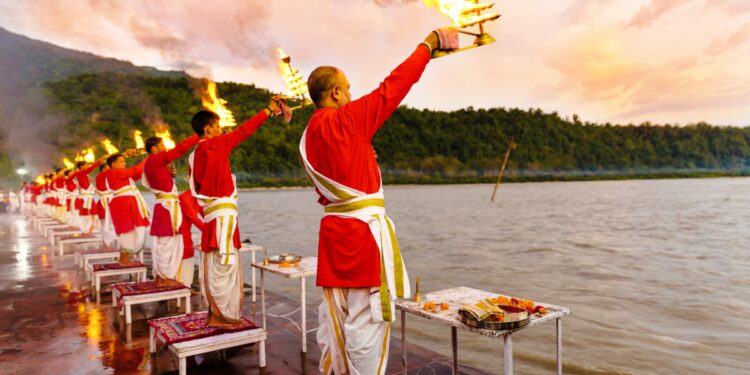 Best Restaurants In Rishikesh,ऋषिकेश के इन रेस्तरां में जरूर टिकाए पैर, सस्ते खाने का स्वाद कर देगा उंगलियां चाटने को मजबूर - from chotiwala to flavors restaurant these are the best restaurants in rishikesh