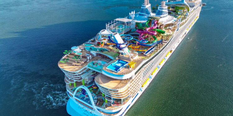 Los 'secretos' del Icon of the Seas, el crucero más grande de la historia que es cinco veces el Titanic