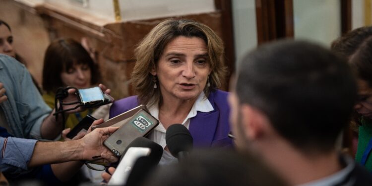 Transparencia exige a Ribera detallar todos los viajes de altos cargos del ministerio desde 2018